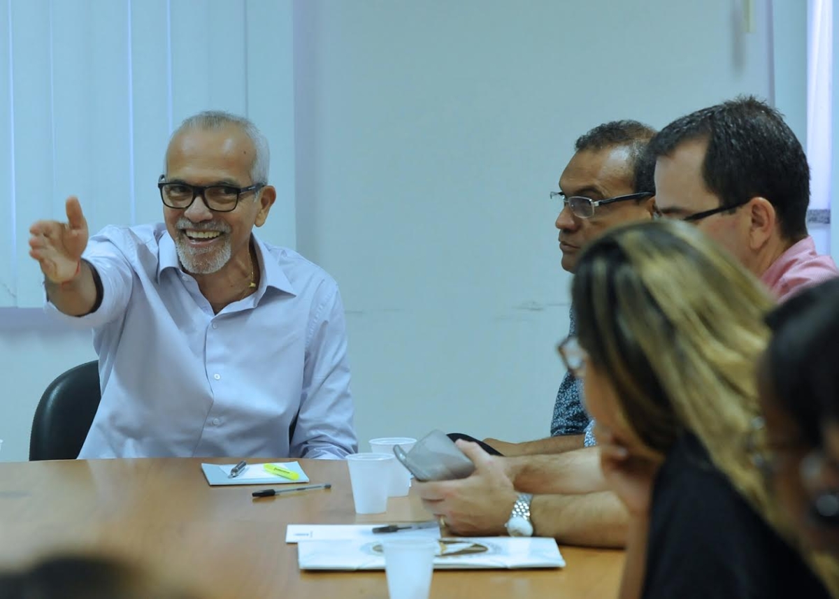 Edvaldo Nogueira reúne sindicatos e anuncia pagamento do 13º salário (Imagem: Janaína Santos/Assessoria Edvaldo Nogueira)