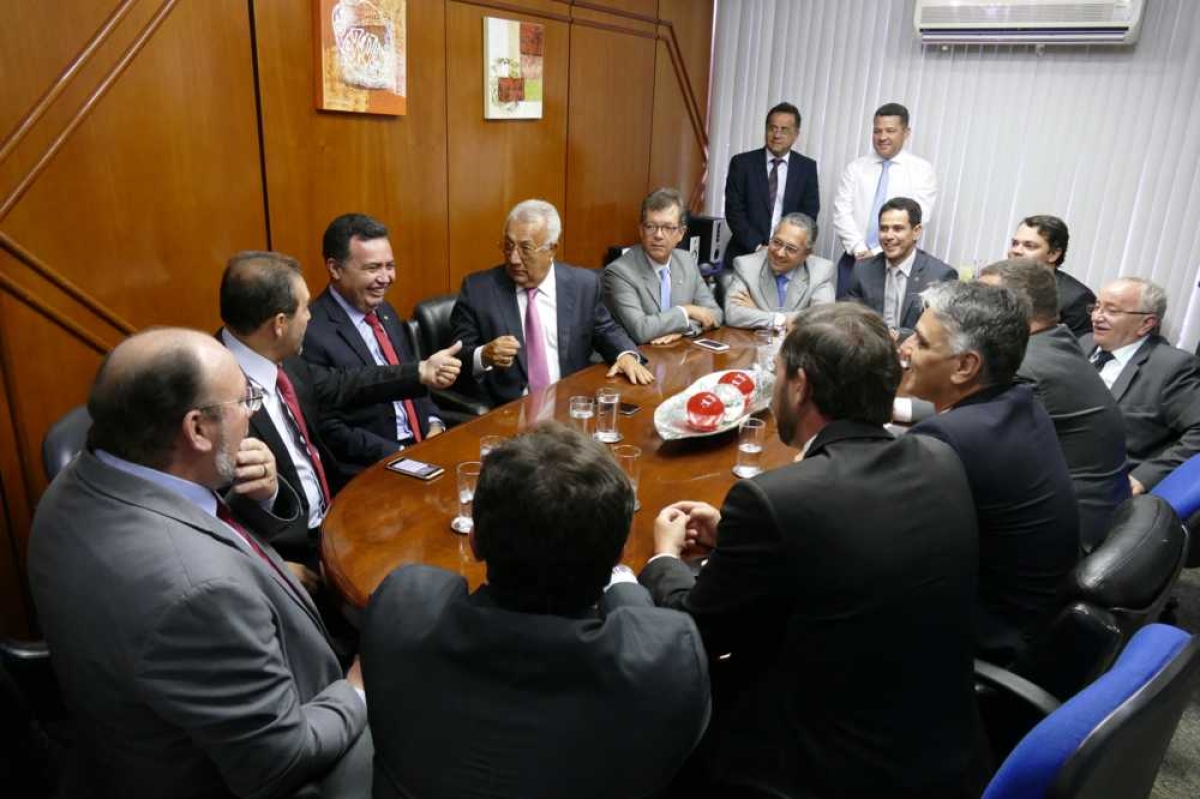 O governador pediu ainda aos deputados presentes que auxiliassem o pastor Heleno durante sua estadia em Brasília, em busca de novos projetos e recursos para o estado (Foto: Roque Sá/ASN)