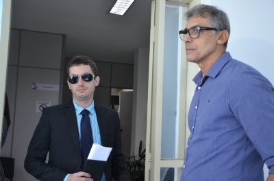 �?rick acompanha Aranha na sede da Deotap (Foto: Portal Infonet)