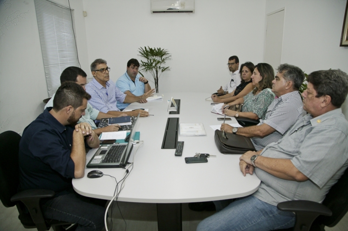 Emsurb discute controle de publicidade ao ar livre em Aracaju (Foto: Marcos Rodrigues/Assessoria Emsurb)