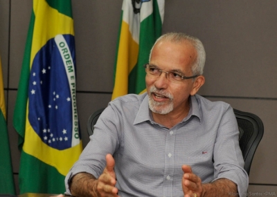 Prefeito recebeu sindicalistas em seu gabinete (Foto: Janaína Santos/PMA)