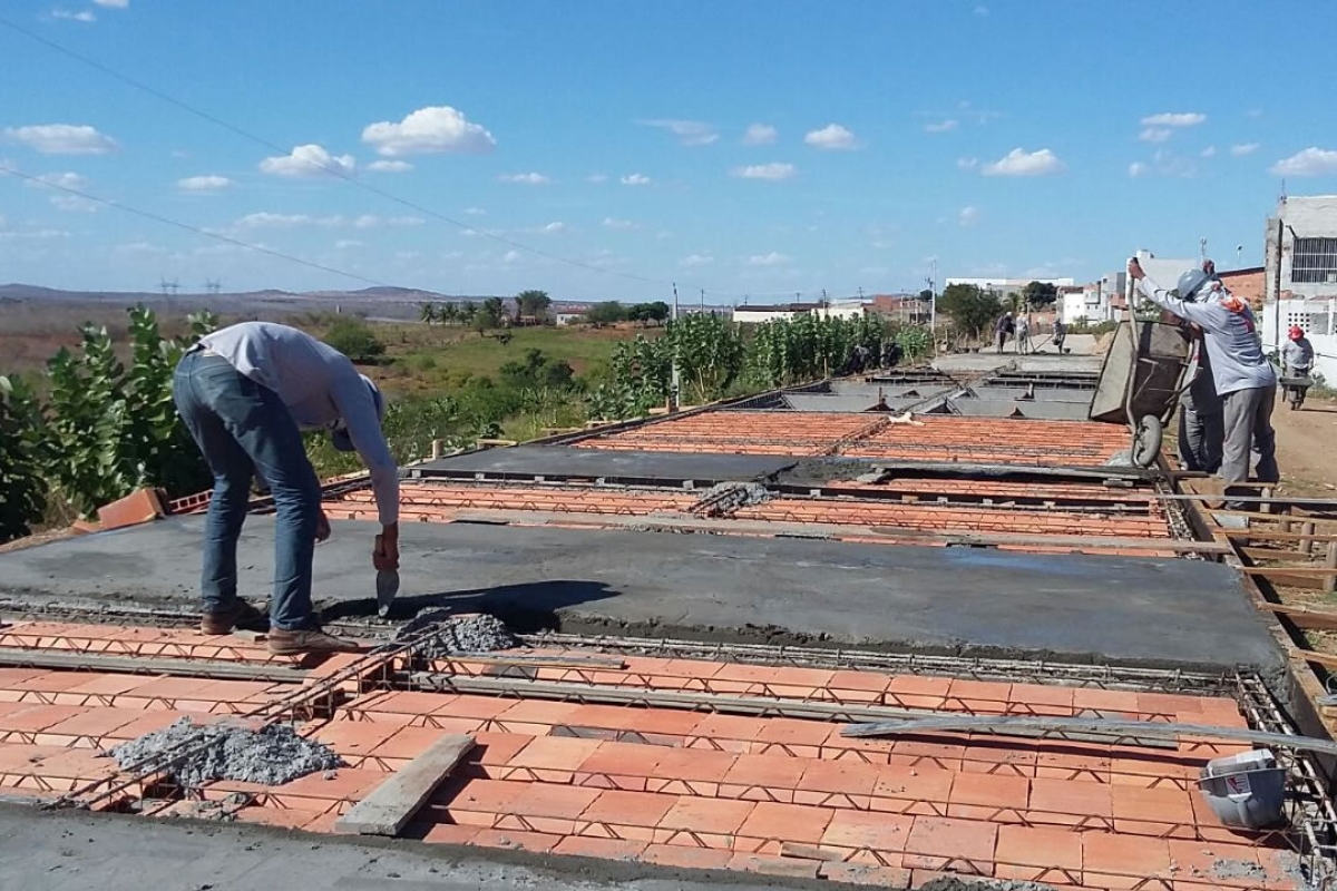 O Perímetro passa por grande obra para a cobertura de 1,8km do canal principal de irrigação (Foto: Cohidro/SE)