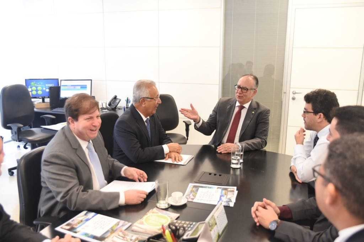 O governador Jackson Barreto reuniu-se na manhã desta quarta-feira, 31, com o diretor de obras hídricas do Ministério da Integração, Marcelo Pereira Borges (Foto: Roque Sá/ASN)