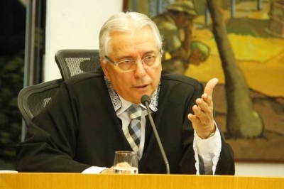 Conselheiro Luiz Augusto é o relator da matéria (Foto: Cleverton Ribeiro/TCE/SE)