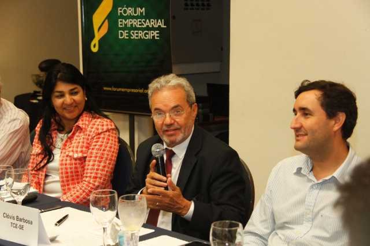 Conselheiro foi o convidado da tradicional reunião-almoço do Fórum Empresarial (Foto: Cleverton Ribeiro/TCE/SE)
