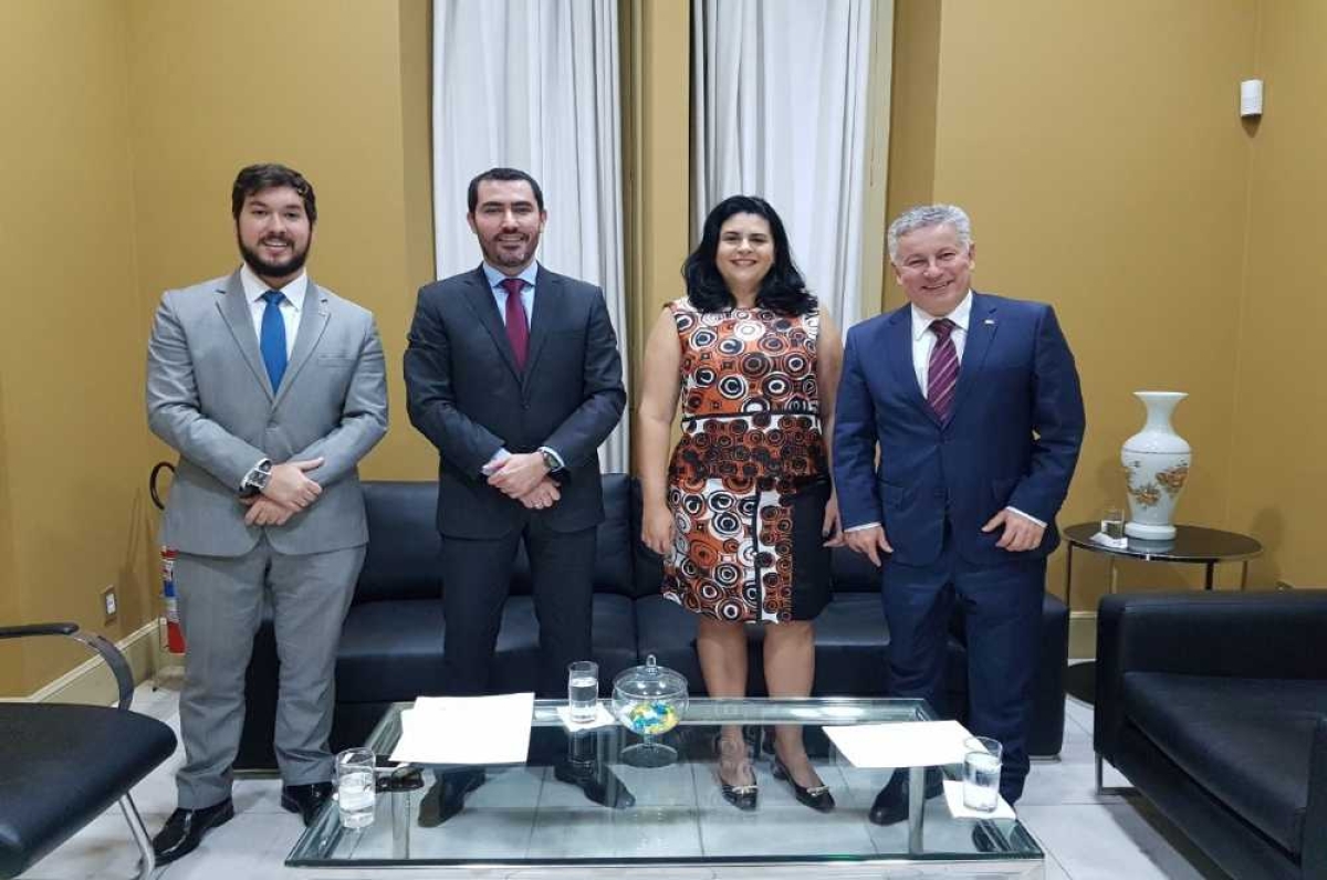 Juízes, Advogados e promotores em movimento contra extinção de Zonas Eleitorais (Foto: Amase)