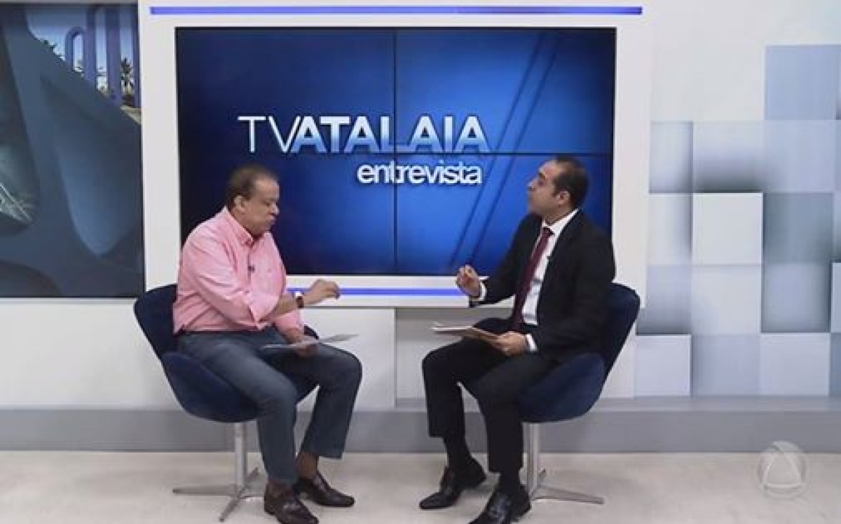 Em entrevista a TV Atalaia secretário fala dos desafios para pagar salários dos servidores em dias (Foto: Seplag/SE)