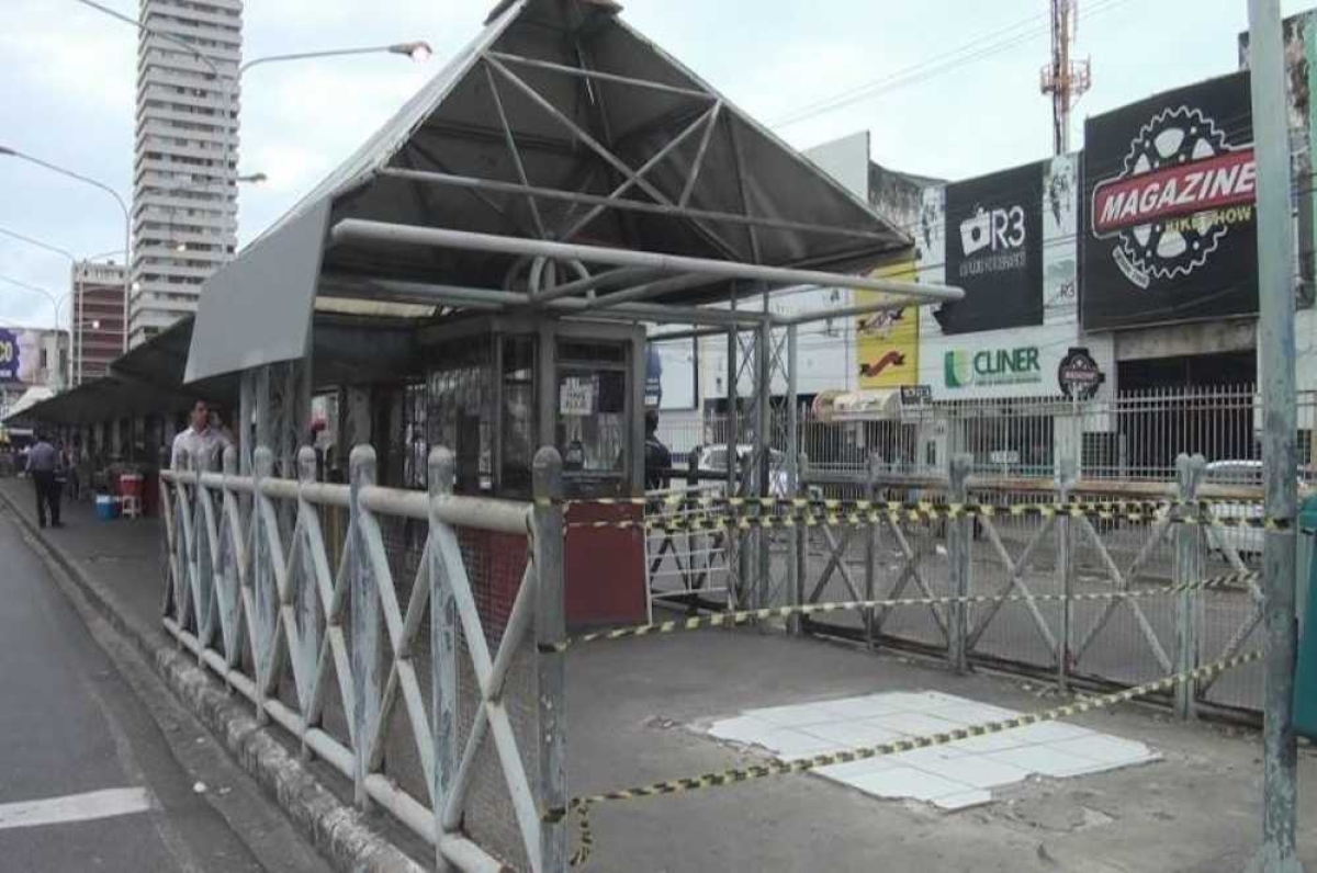 Área está isolada e passageiros usam catraca alternativa (Foto: Portal Infonet) 