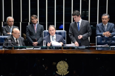 A sessão foi presidida pelo senador Eunício Oliveira (Foto: Jefferson Rudy/Agência Senado)