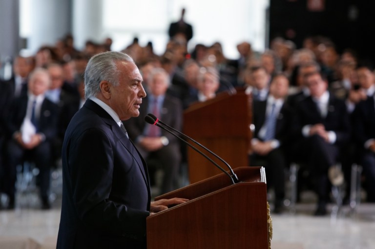 Presidente destacou os benefícios da medida aos consumidores durante cerimônia de assinatura do decreto (Foto: Alan Santos/PR)