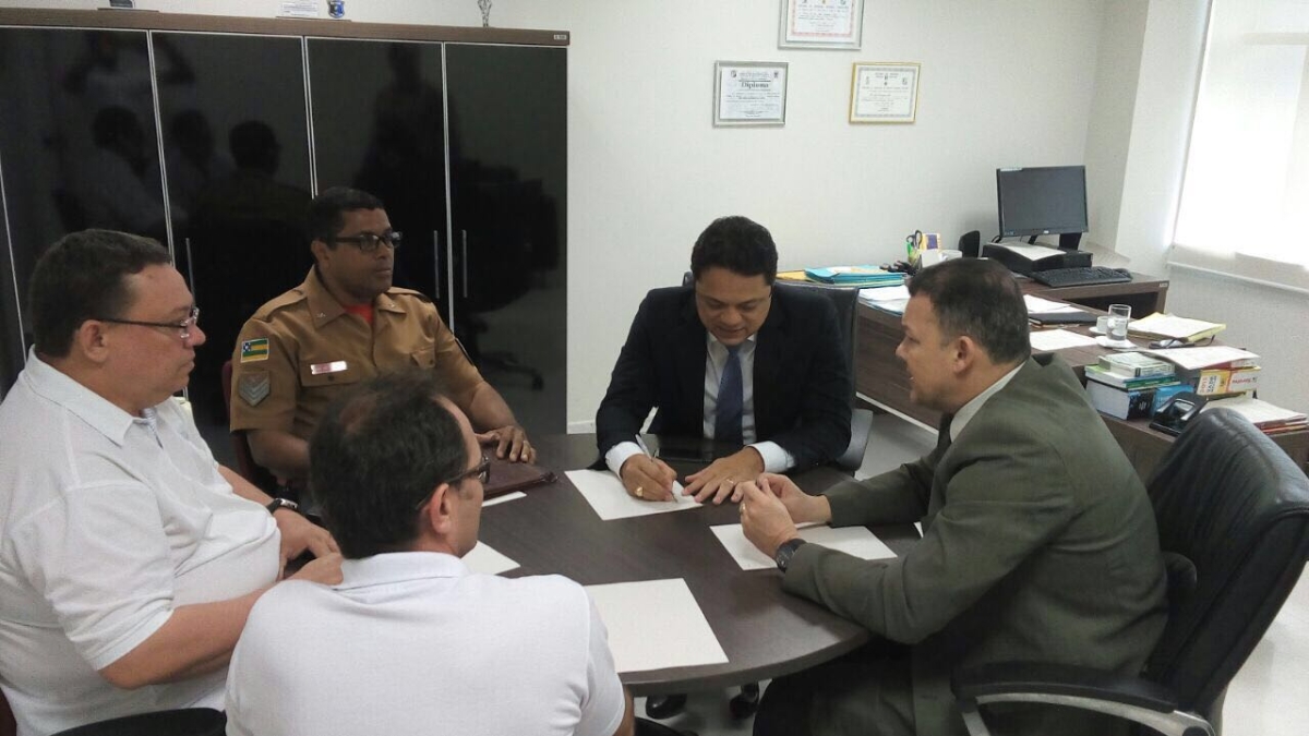 MP/Sergipe convida presidente da Amires para discutir porte de arma para militares reformados e da reserva (Foto: Assessoria Capitão Samuel)