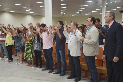 Belivaldo Chagas conhece nova sede da Igreja Universal em Sergipe (Foto: Marcelle Cristinne/ASN)