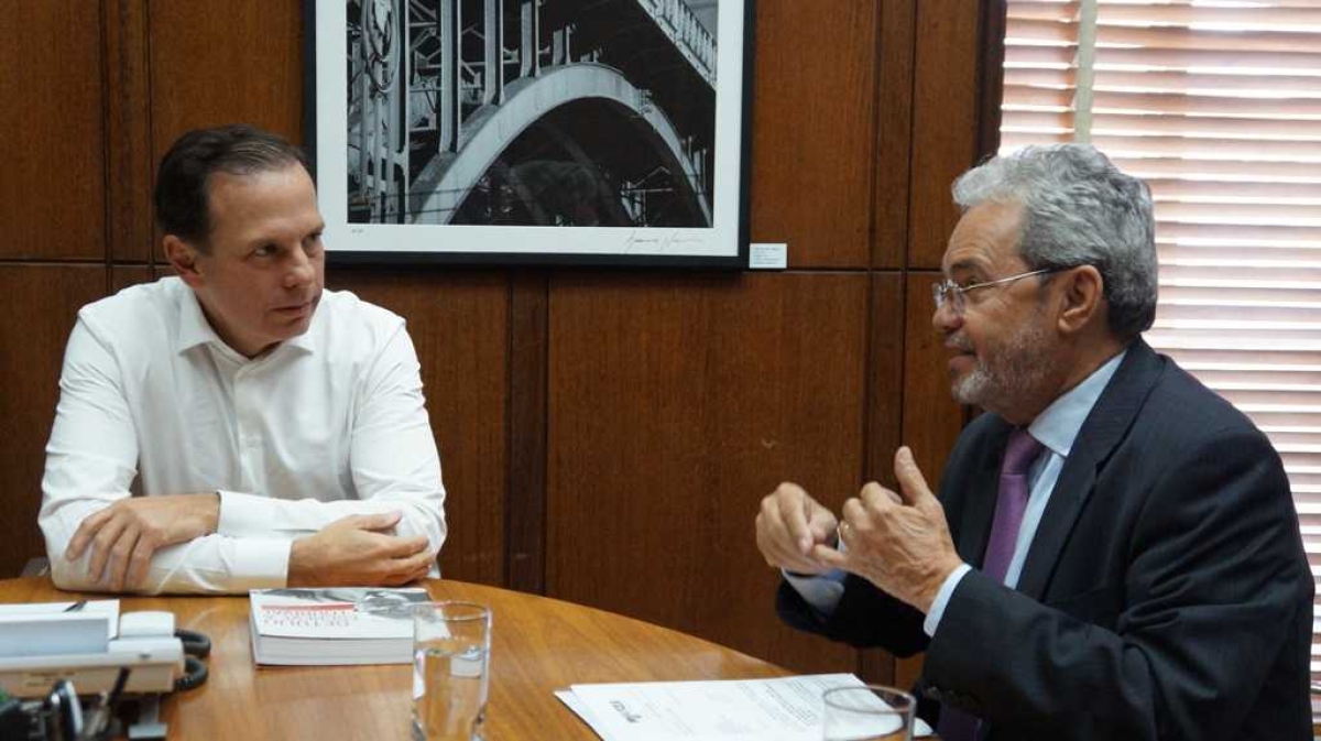 Prefeito de São Paulo garante ao presidente do TCE/Sergipe a reedição de obras sergipanas raras (Foto: TCE/SE)