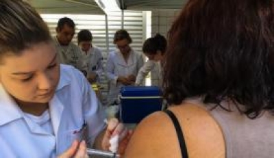 Mesmo com a interrupção da transmissão da febre amarela, o Ministério da Saúde ressalta a importância da prevenção e da imunização (Foto: Flavia Villela/Agência Brasil)