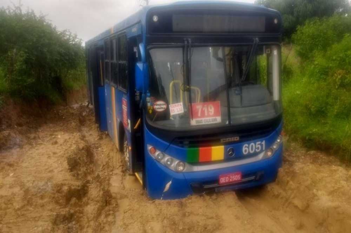 Incidente ocorreu no local que dá acesso ao Assentamento Rosa Luxemburgo (Foto: Setransp/Aracaju)