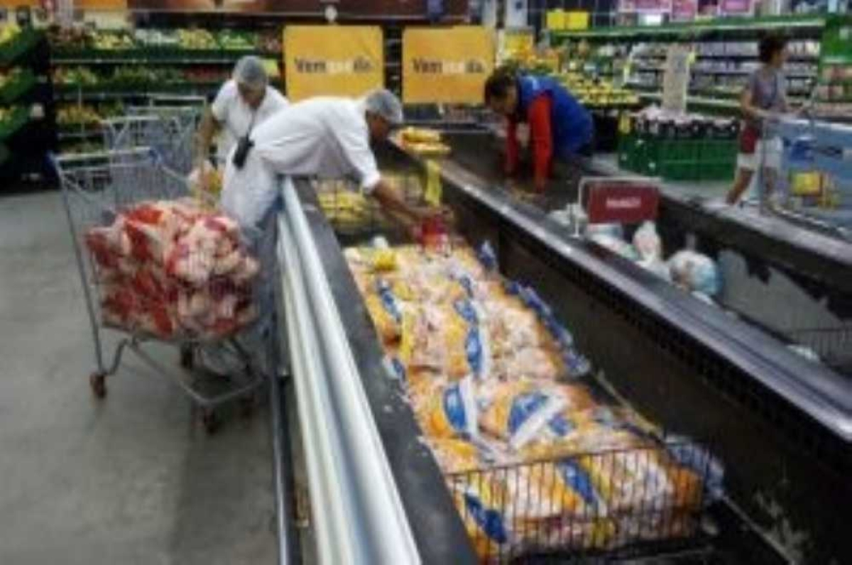 Refrigeração dos balcões estava irregular (Foto: Procon/Aracaju)