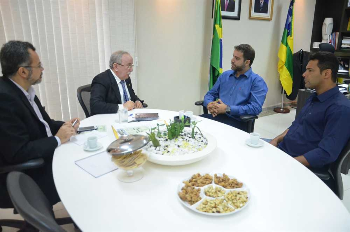 Terapeutas apelam a Luciano Bispo por audiência com governador de Sergipe sobre drogas (Foto: Jadílson Simões/Agência Alese)