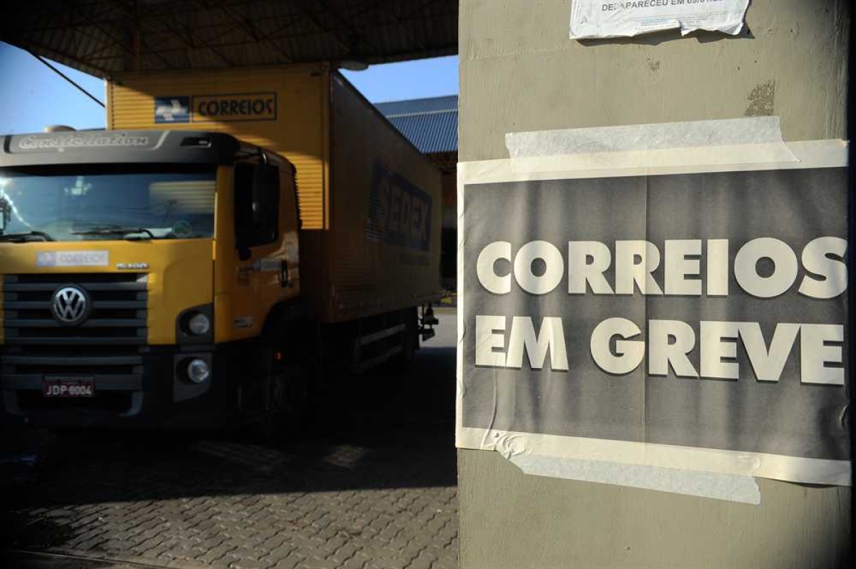 A empresa propõe manter o acordo coletivo vigente até o fim do ano, mas os sindicatos são contra (Foto: Fernando Frazão/Agência Brasil)