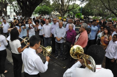 Banda Jovem da Filarmônica de Itabaiana faz apresentação na Praça da Matriz / (Foto: Luis Mendonça)
