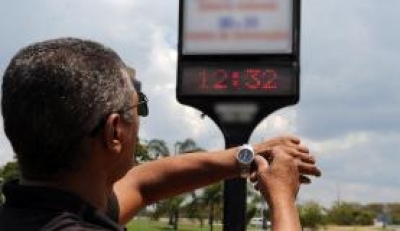 Relógios deverão ser adiantados em uma hora nas regiões Sul, Sudeste e  Centro-Oeste (Foto: Arquivo/Agência Brasil)
