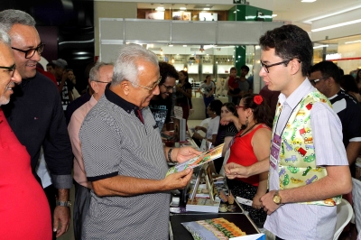 Jackson Barreto prestigia Bienal do Livro de Itabaiana (Foto: André Moreira/ASN)