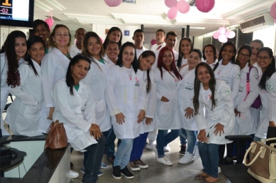 Alunas de enfermagem recebem orientações sobre doação de sangue (Foto: Ascom/SES)
