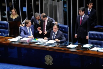 Presidente do Senado, Eunício Oliveira, durante sessão para votar o projeto de serviços de aplicativos de transporte individual (Foto: Marcos Oliveira/Agência Senado)
