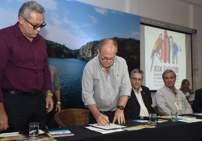 Belivaldo Chagas assina ordem de serviço de R$ 14,8 milhões para ações de preservação de mananciais (Foto: Marcelle Cristinne/ASN)