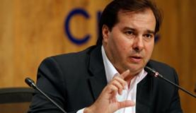 O presidente da Câmara dos Deputados, Rodrigo Maia, após reunião com secretários de segurança pública (Foto: Fernando Frazão/Agência Brasil)
