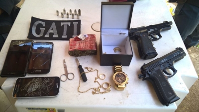 Dupla é presa no Mosqueiro com carros roubados, armas e munições (Foto: SSP)
