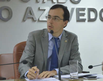 Autoescolas terão que disponibilizar veículos adaptados para portadores de deficiência (Foto: Jadilson Simões)