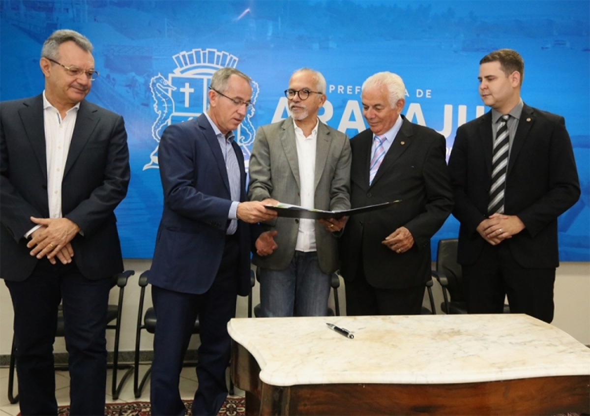 Prefeitura de Aracaju e Unit firmam parceria para restauração do Palácio Inácio Barbosa (Foto: Sérgio Silva/PMA)