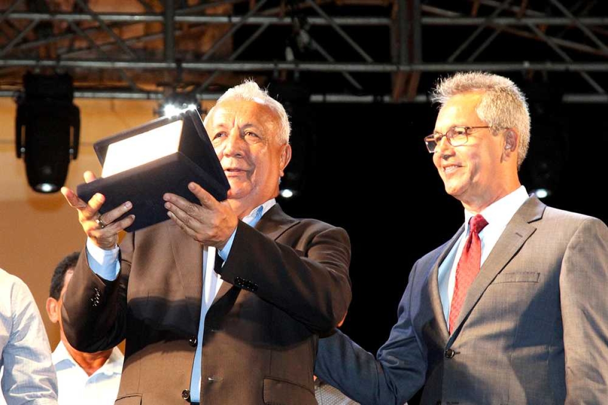 Governador de Sergipe recebe Medalha do Mérito Cultural na abertura do 34° Festival de Arte de São Cristóvão (Foto: Andre Moreira/ASN)