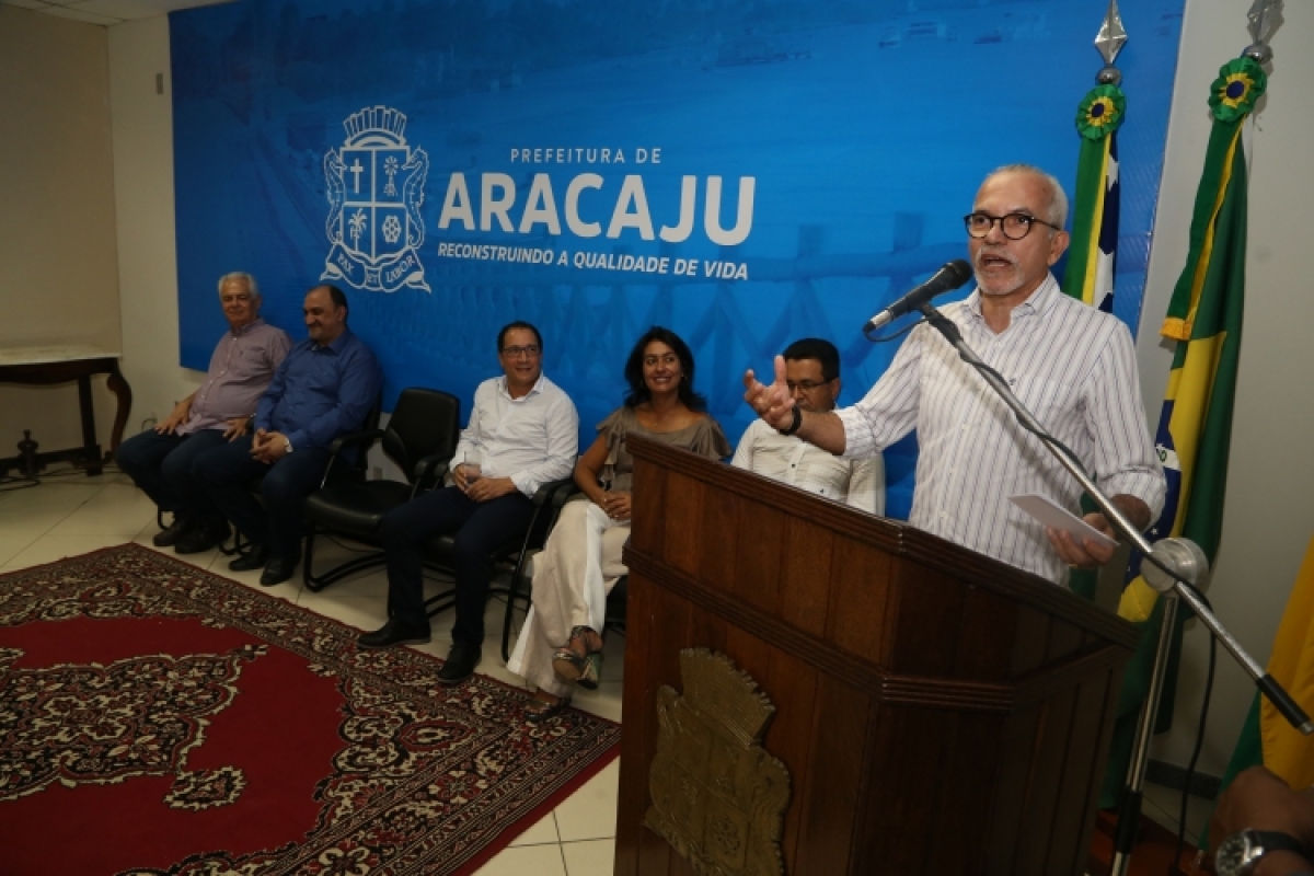 Prefeitura de Aracaju e Energisa firmam parceria para iluminação natalina na Sementeira (Foto: PMA)
