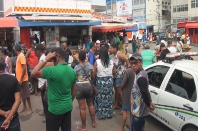  Feirantes colocaram carrinhos no centro de Aracaju logo cedo (Foto: Portal Infonet)