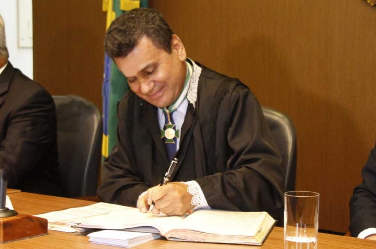 Conselheiro Ulices Andrade é empossado na presidência do TCE/Sergipe (Foto: TCE/SE)