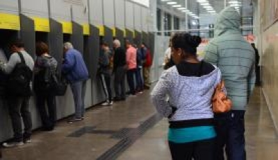 Clientes terão de informar com 3 dias de antecedência saques acima de R$ 50 mil (Foto: Rovena Rosa/Agência Brasil)
