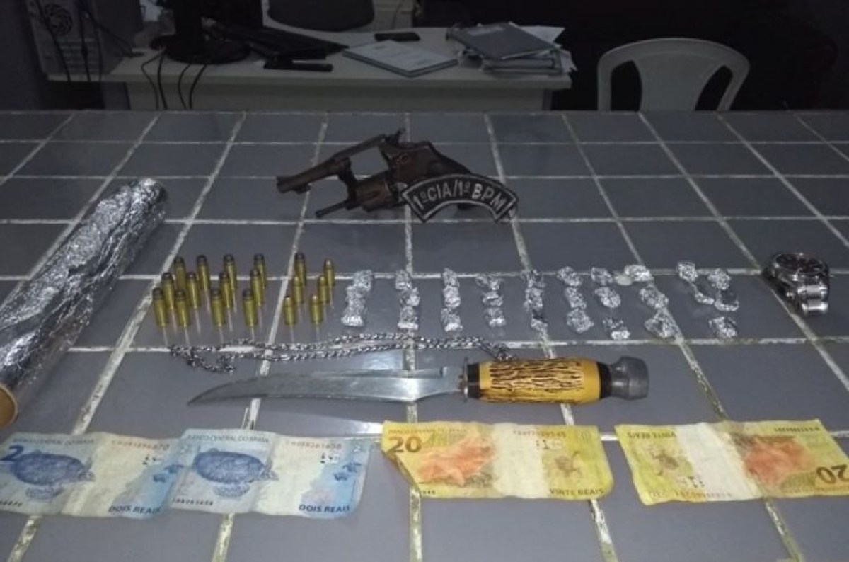 Casal é detido por tráfico e posse ilegal de arma de fogo (Foto: SSP/SE)