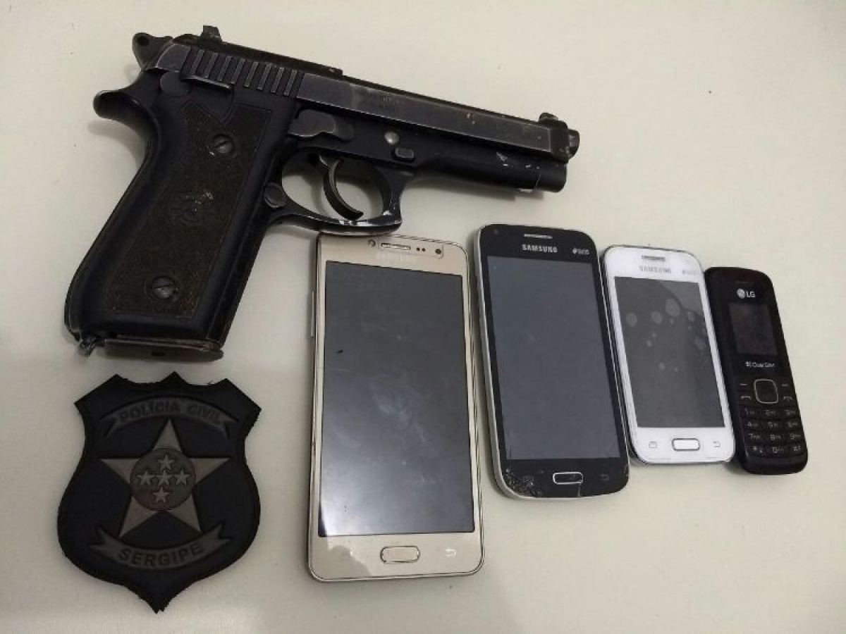 Adolescente é apreendido com pistola roubada (Foto: SSP/SE)