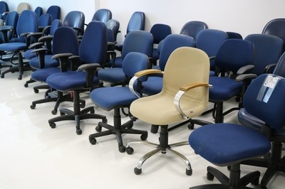 Poltronas que serão doadas (Foto: MPF/SE)
