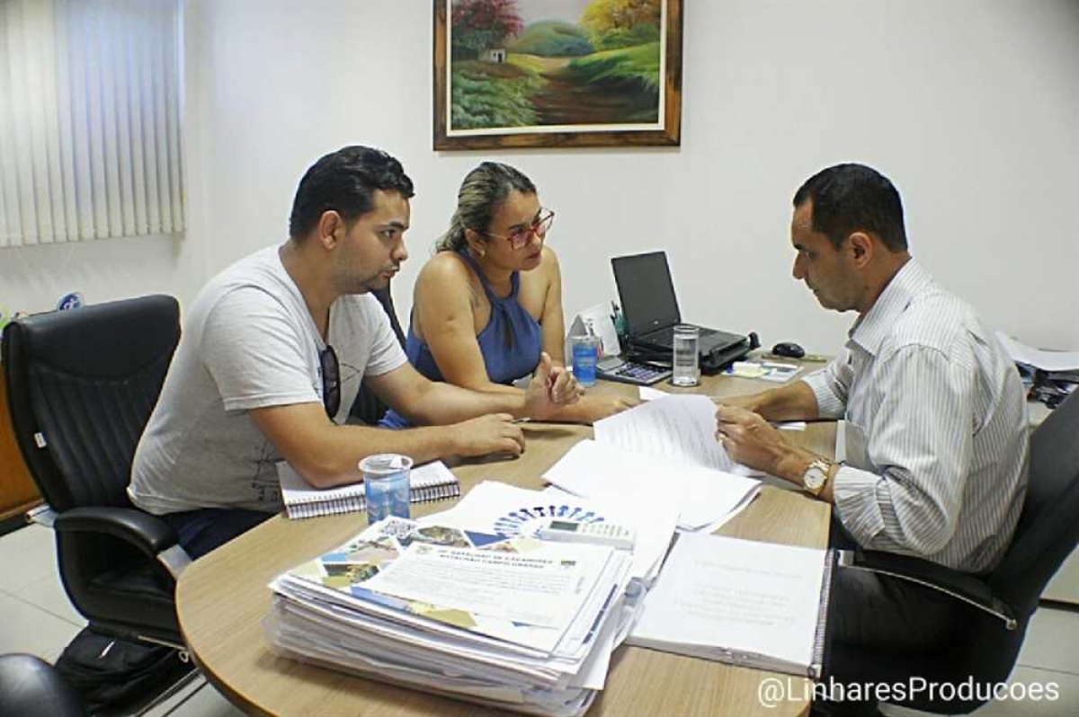 Na SMTT/Aracaju, Kitty Lima cobra cadastramento de carroceiros e fiscalização às carroças (Foto: Assessoria Kitty Lima)