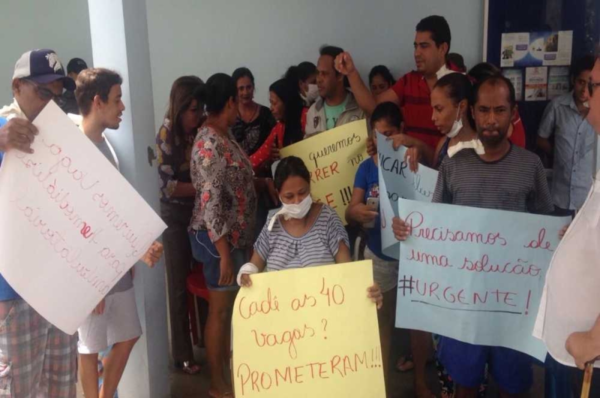 Pacientes têm feito protestos frequentos por uma solução do "caos" (Foto: Portal Infonet)