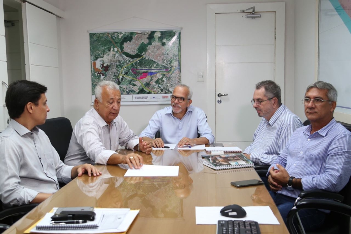 Prefeito de Aracaju e governador de Sergipe firmam parceria para construção de escola no Porto Dantas (Foto: Marco Vieira/PMA)