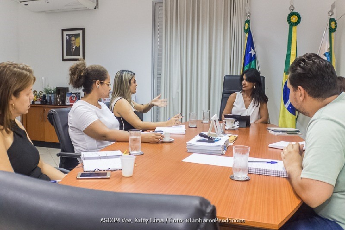 Kitty Lima discute cadastro social dos carroceiros com a vice-prefeita Eliane Aquino  (Foto: Assessoria Kitty Lima)