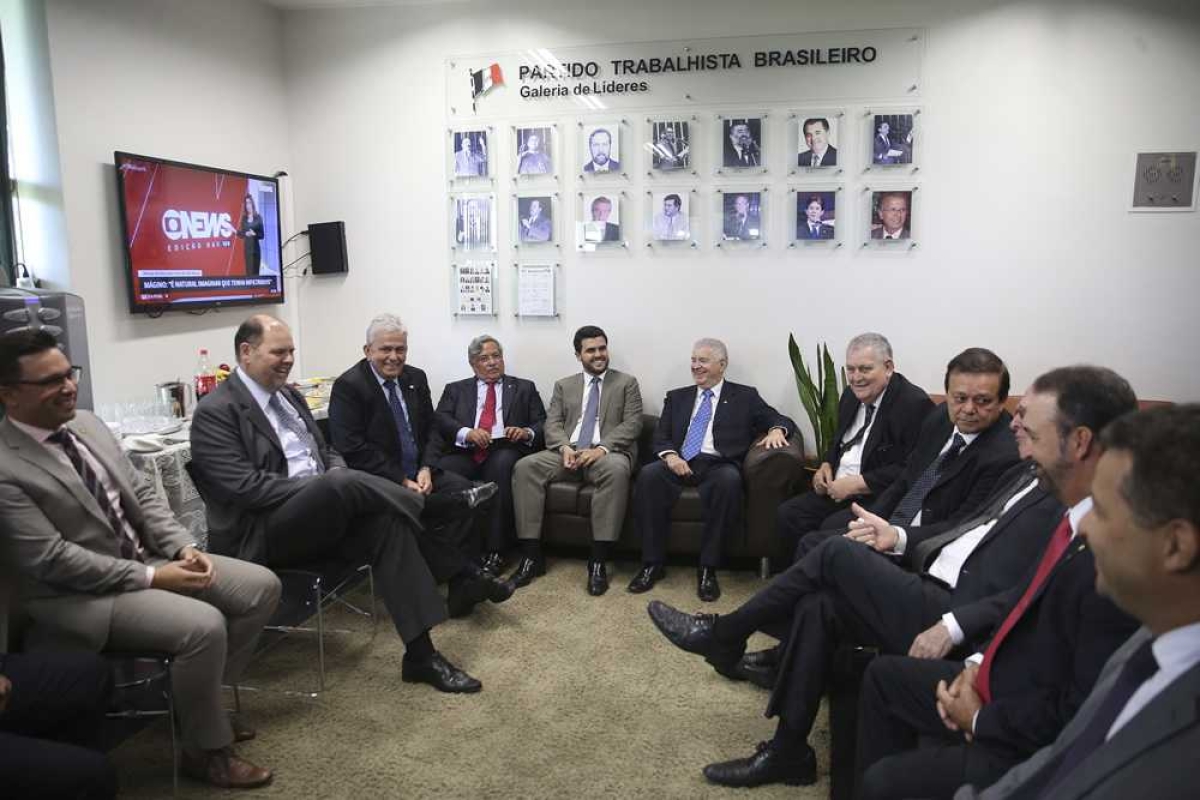 Bancada do PTB na Câmara reunida para discutir a situação da deputada Cristiane Brasil, indicada para o Ministério do Trabalho (Foto: Wilson Dias/Agência Brasil)