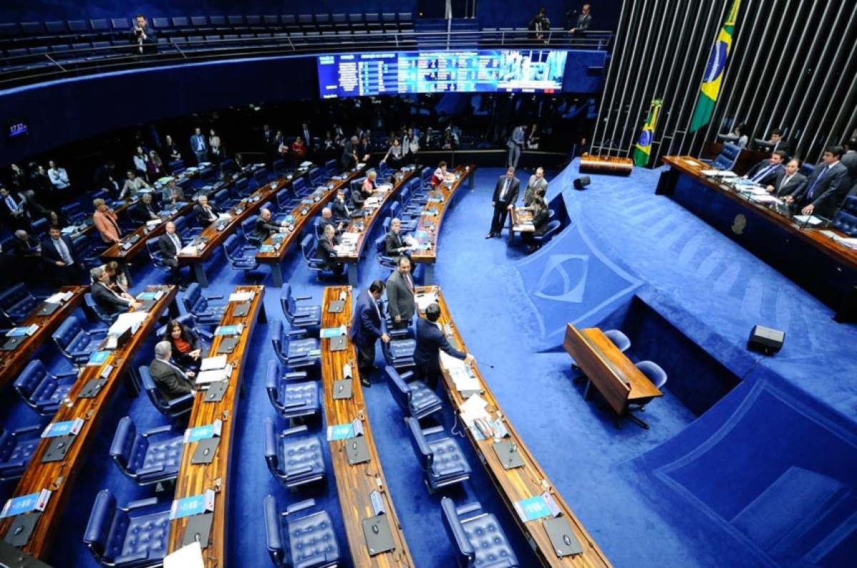 Do presidente do Senado, Eunício Oliveira, o projeto que torna obrigatório o bloqueio de celulares em presídios segue para a Câmara (Foto: Marcos Oliveira/Agência Senado)