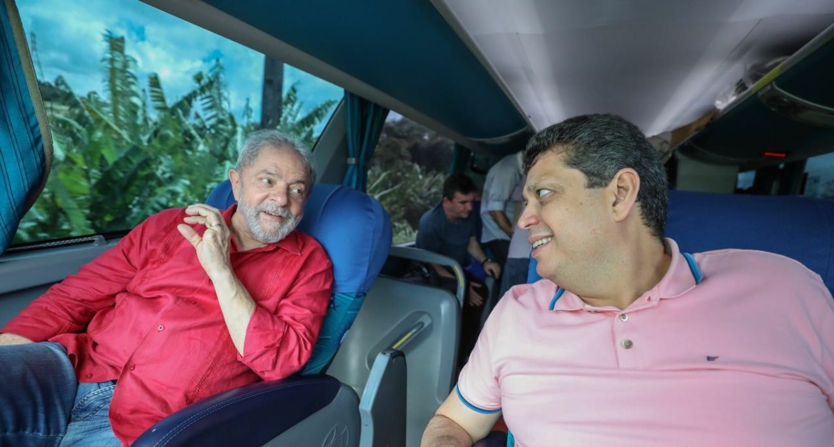 Márcio Macêdo acompanhando Lula na caravana (Foto: Assessoria Márcio Macêdo)