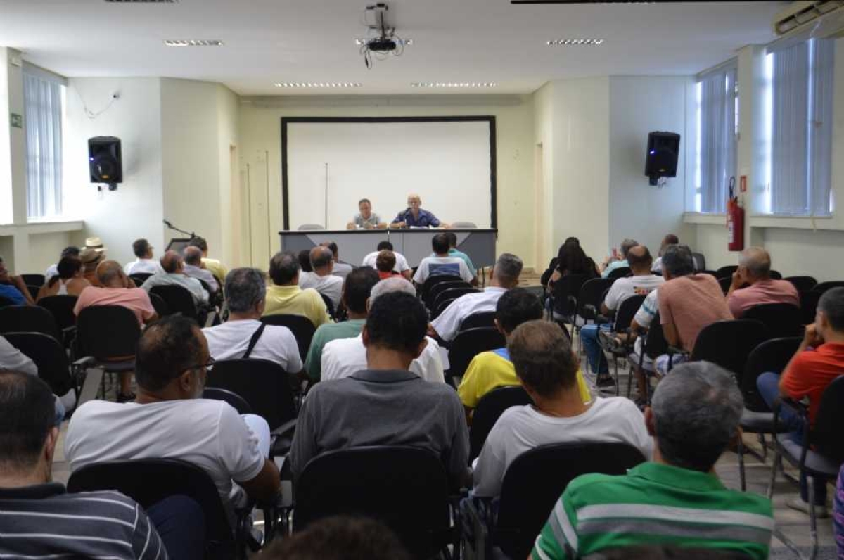 A paralisação é contra os atrasos e parcelamento de salários (Foto: Portal Infonet)