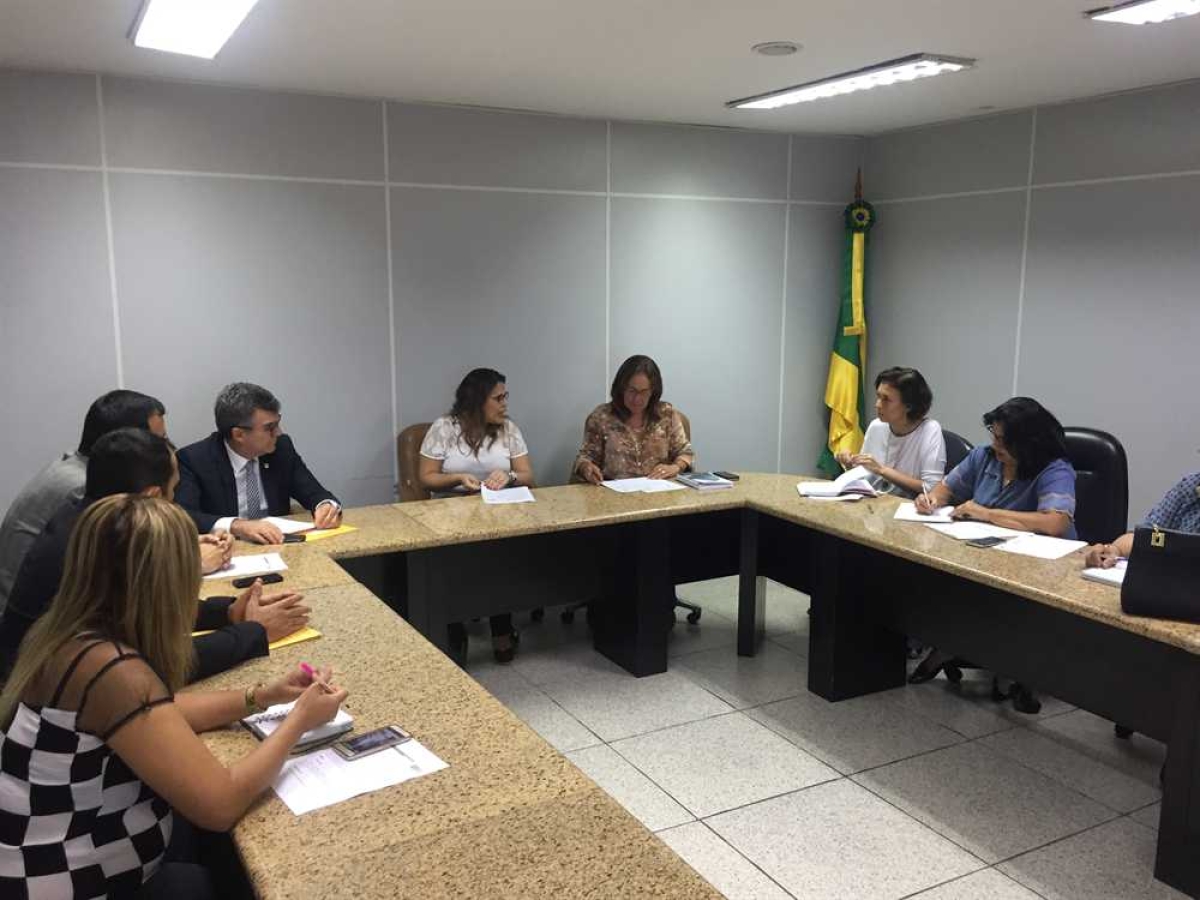 Frente Parlamentar e TJ/Sergipe juntos para a criação de políticas de atenção aos autores de violência contra a mulher (Foto: Assessoria Goretti Reis)