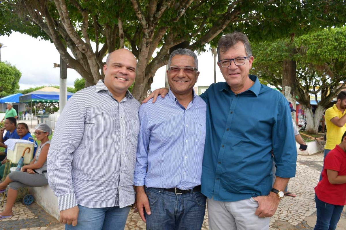 Laércio Oliveira faz entrega de caminhão pipa em Japoatã (Foto: Assessoria Laércio Oliveira)